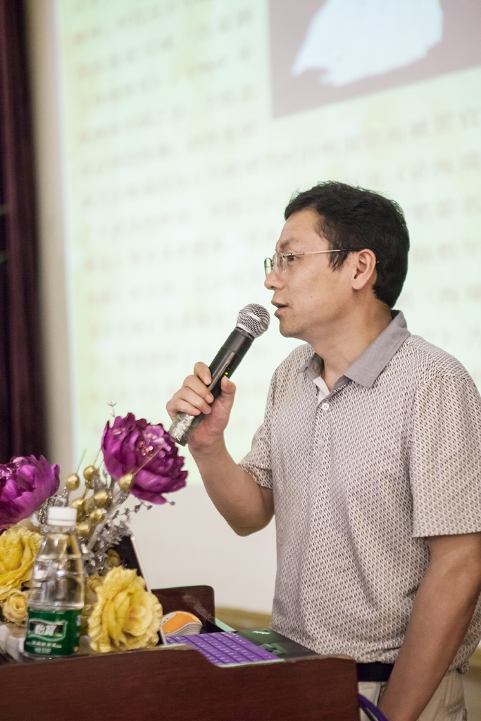愛(ài)上閱讀，打開(kāi)通往新世界的門(mén)
