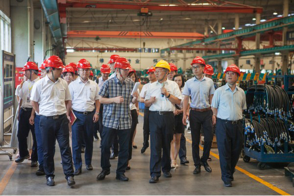 商務(wù)部合作司劉民強副司長(cháng)一行調研山河智能