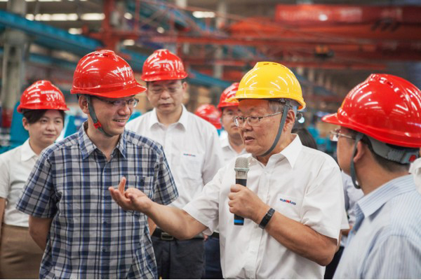 商務(wù)部合作司劉民強副司長(cháng)一行調研山河智能