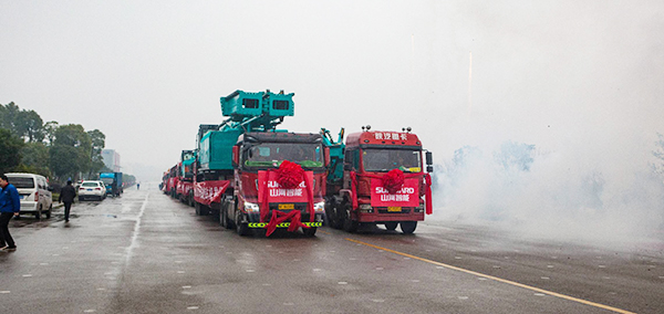 新年開(kāi)門(mén)紅！山河智能5000萬(wàn)裝備批量發(fā)車(chē)