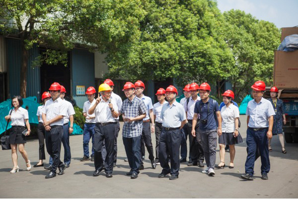 商務(wù)部合作司劉民強副司長(cháng)一行調研山河智能