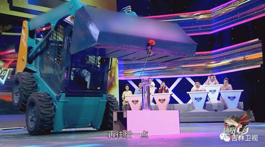 誰(shuí)說(shuō)機械都冰冷？這款會(huì )跳舞的滑移明明就是熱情奔放的！