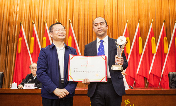 山河智能副總經(jīng)理黃志雄榮獲長(cháng)沙市首屆市長(cháng)質(zhì)量獎