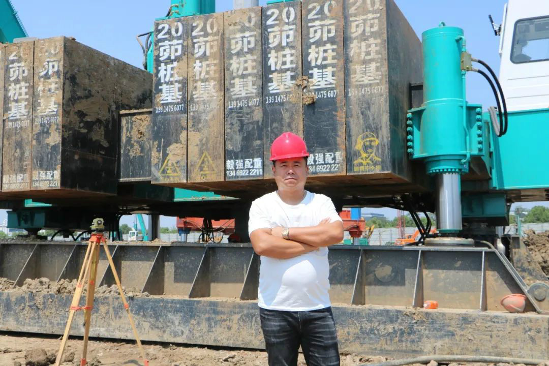 液壓靜力壓樁機從1臺到21臺，他只用了8年！