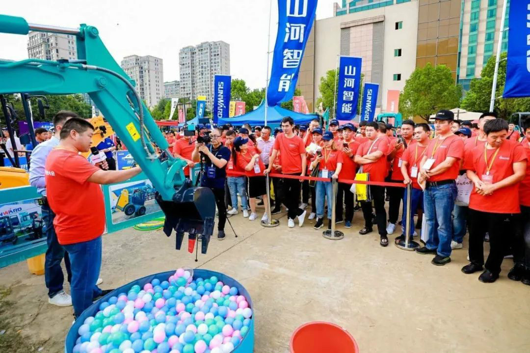 2020全球微挖大會(huì ) 山河智能精品微挖贏(yíng)得滿(mǎn)堂彩