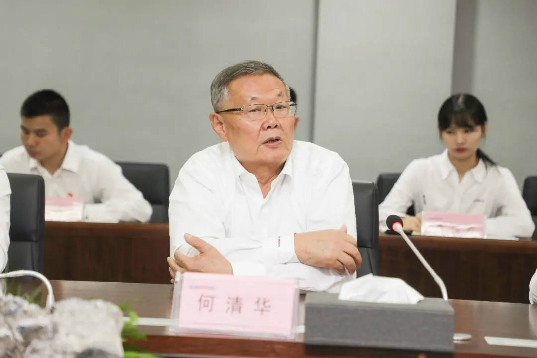 山河智能第一時(shí)間傳達學(xué)習貫徹習近平總書(shū)記考察山河智能的重要講話(huà)精神