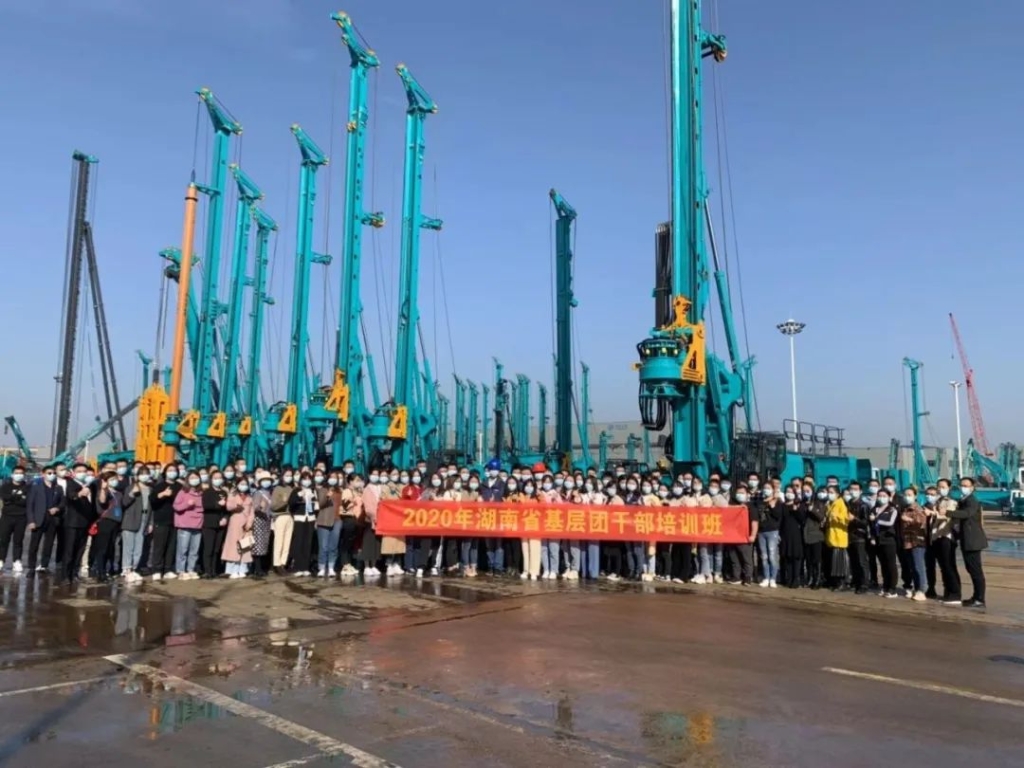 省基層團干部培訓班成員來(lái)山河智能參觀(guān)交流