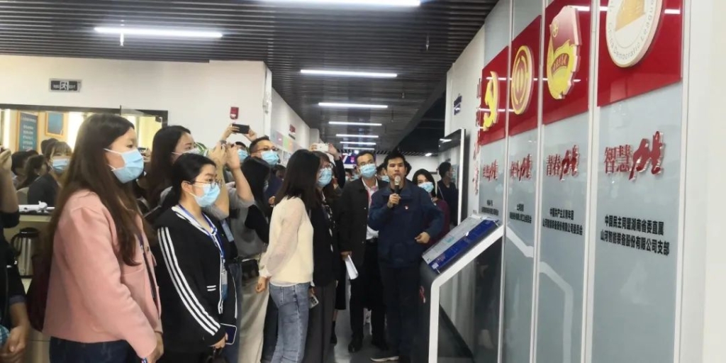 省基層團干部培訓班成員來(lái)山河智能參觀(guān)交流