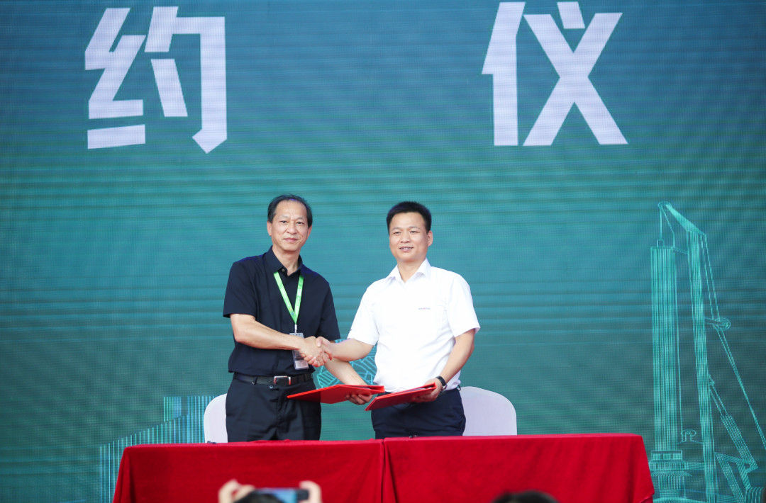 山河智能全國客戶(hù)交流會(huì )在深基礎工程發(fā)展論壇會(huì )場(chǎng)舉辦