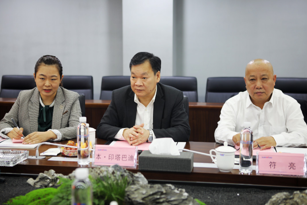老撾長(cháng)沙總領(lǐng)事本·印塔巴迪考察山河智能