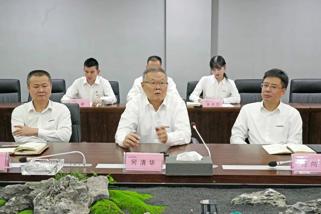 山河智能第一時(shí)間傳達學(xué)習貫徹習近平總書(shū)記考察山河智能的重要講話(huà)精神