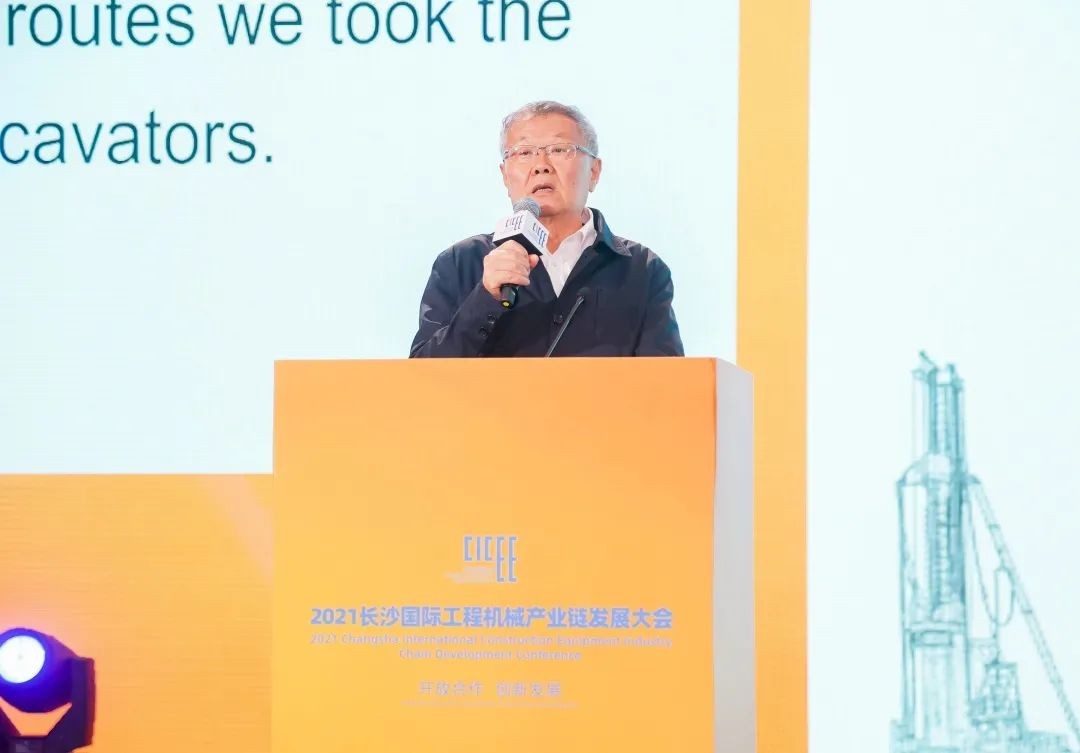 何清華出席長(cháng)沙國際工程機械產(chǎn)業(yè)鏈發(fā)展峰會(huì )，走“雙循環(huán)”道路關(guān)鍵在于“要做好自己的事情”