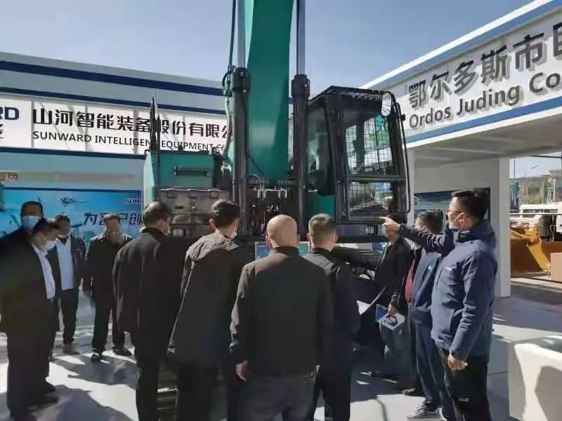山河智能綠巨人閃亮登場(chǎng)鄂爾多斯國際煤博會(huì )