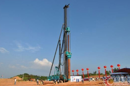 慧聰網(wǎng)——山河智能雙動(dòng)力頭強力多功能鉆機工法研討會(huì )舉行