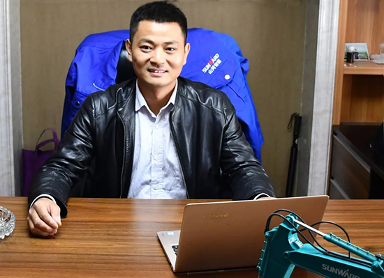 人生浮沉如夢(mèng)，攜手山河勇攀事業(yè)巔峰