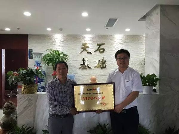 一路相隨，山河智能伴他功成名就