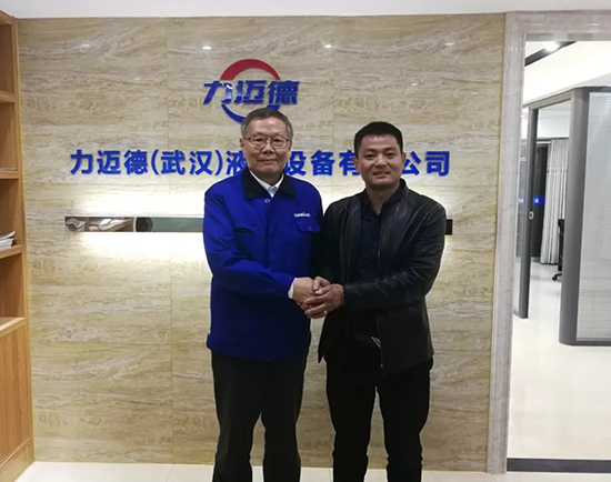 人生浮沉如夢(mèng)，攜手山河勇攀事業(yè)巔峰