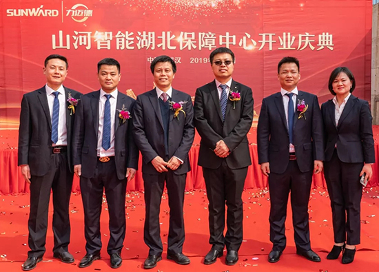 人生浮沉如夢(mèng)，攜手山河勇攀事業(yè)巔峰