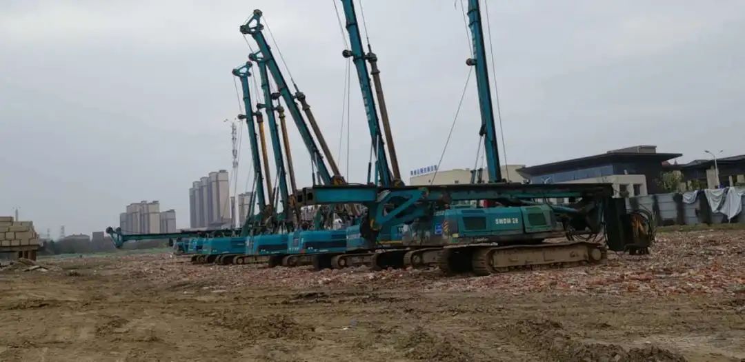 颯！他以11臺旋挖鉆占領(lǐng)荊州房建市場(chǎng)
