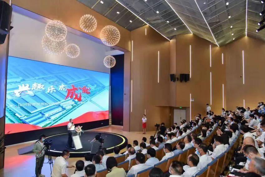 何清華獲“支持黨建工作優(yōu)秀企業(yè)家”榮譽(yù)稱(chēng)號