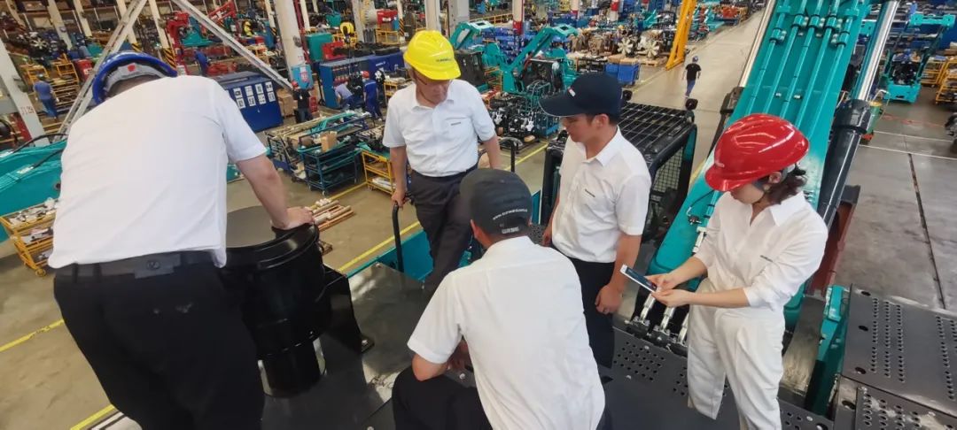 夠炫！夠酷！山河智能超大型挖掘機SWE750F下線(xiàn)
