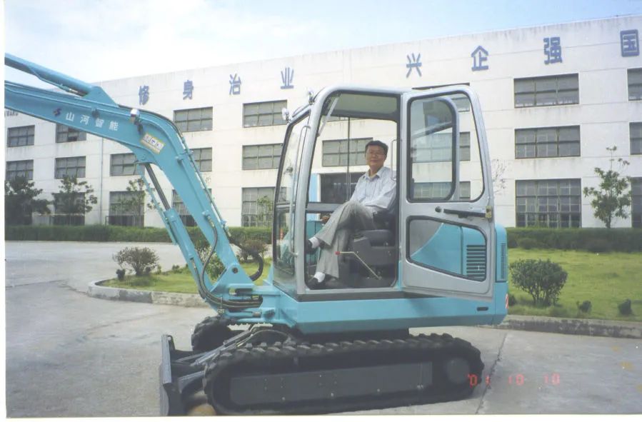 何清華獲“支持黨建工作優(yōu)秀企業(yè)家”榮譽(yù)稱(chēng)號