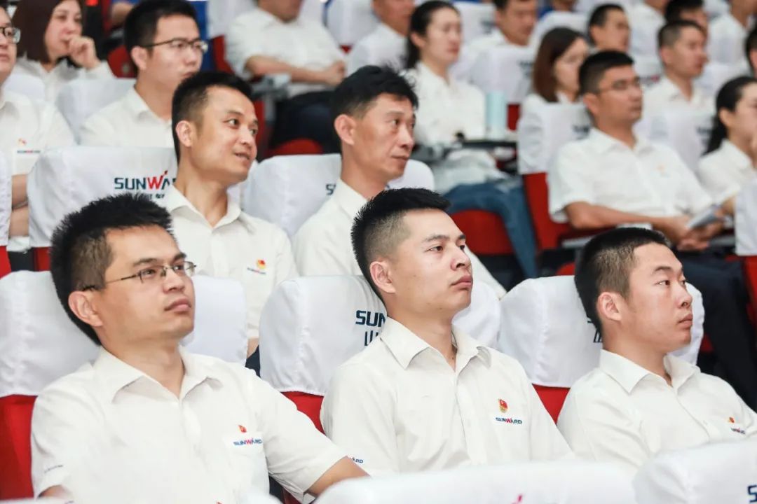 山河智能黨委集中收看慶祝中國共產(chǎn)黨成立100周年大會(huì )現場(chǎng)直播