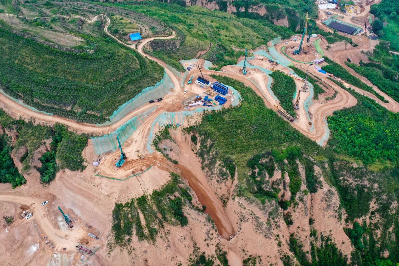 天塹施工，玉皇閣二號特大橋樁基主力軍是山河智能旋挖鉆機 | 百年風(fēng)華筑錦繡山河（3）