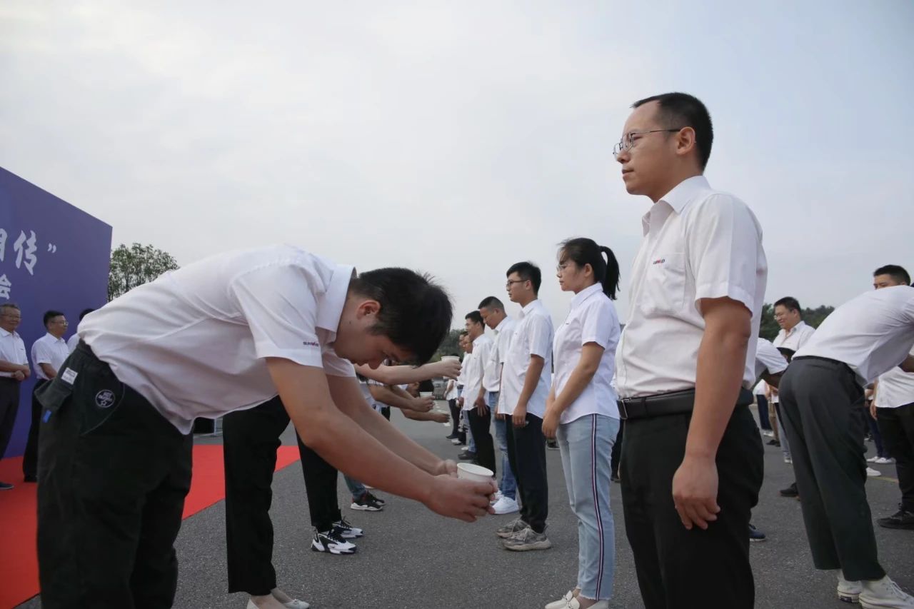 百人齊聚拜師恩 | 山河智能“傳幫帶”人才培養模式為公司發(fā)展積蓄力量