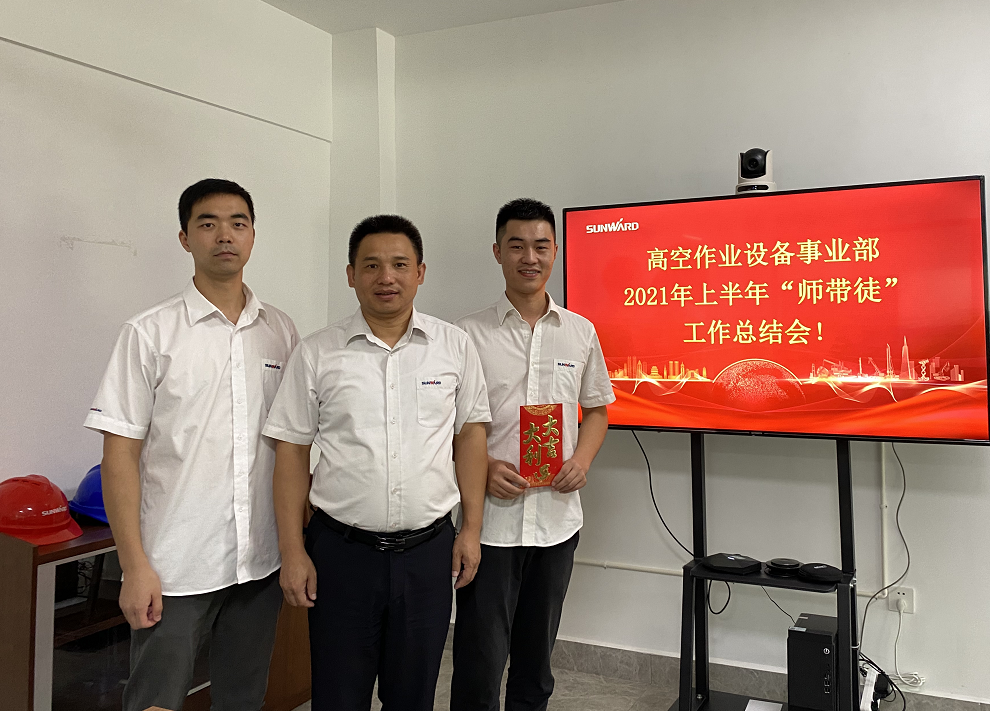 圖集 |超12萬(wàn)元“帶崗津貼”發(fā)放！為這些導師點(diǎn)贊