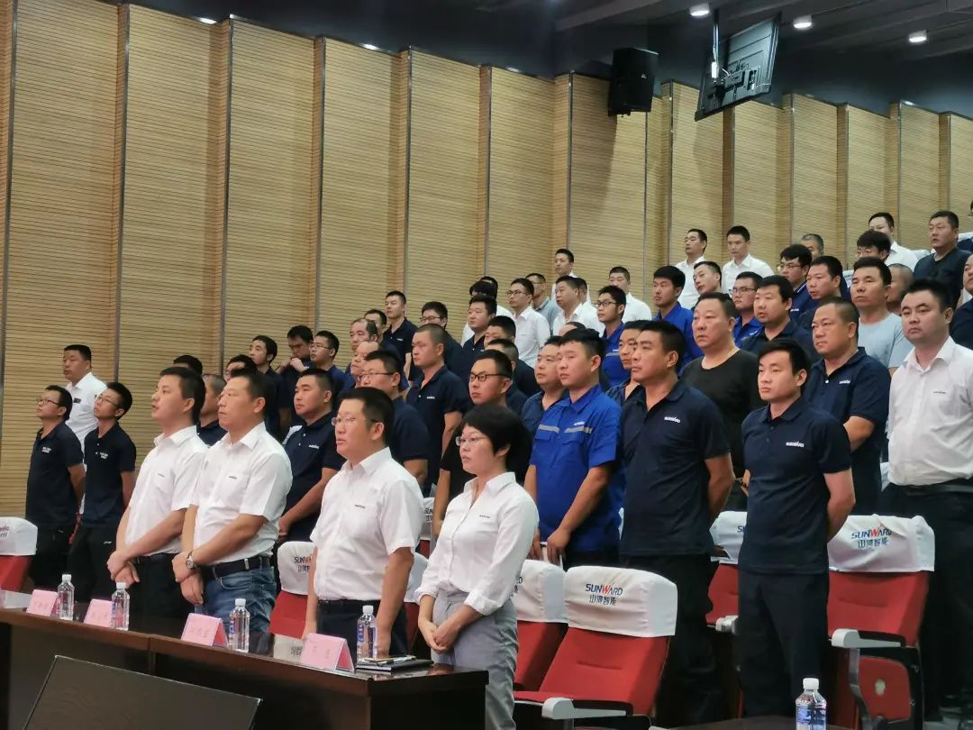 山河智能挖掘機事業(yè)部啟動(dòng)2021服務(wù)技能評定暨服務(wù)萬(wàn)里行總結大會(huì )