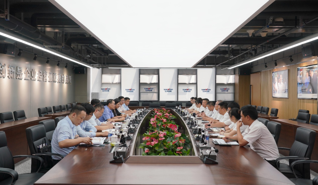 中國出口信用保險公司領(lǐng)導一行調研山河智能