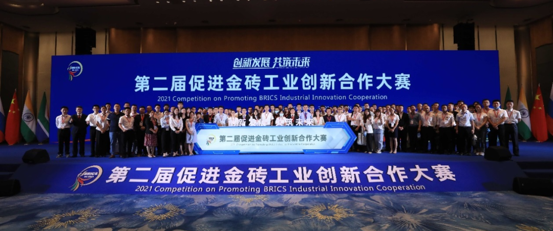 點(diǎn)贊！山河智能液壓混合動(dòng)力挖掘機項目榮獲這個(gè)優(yōu)秀項目獎→