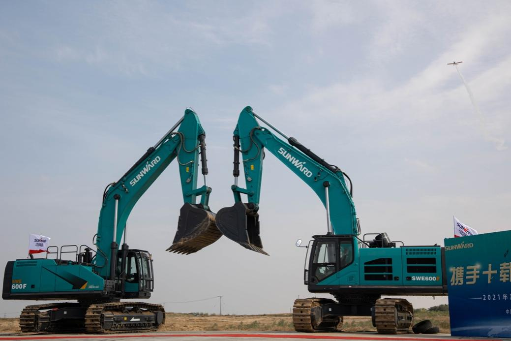 大型挖掘機批量交付、輕型運動(dòng)飛機推廣……這場(chǎng)活動(dòng)超吸睛