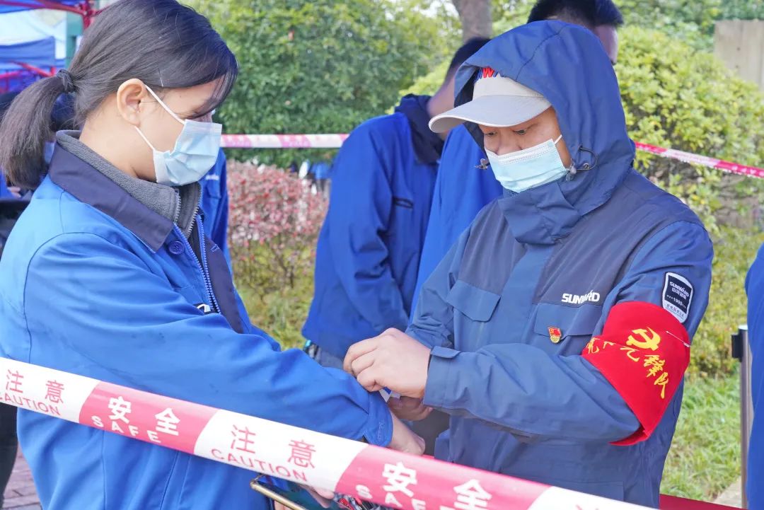 采樣完成率近100%！山河智能第一時(shí)間開(kāi)展全員核酸檢測，保障安全生產(chǎn)