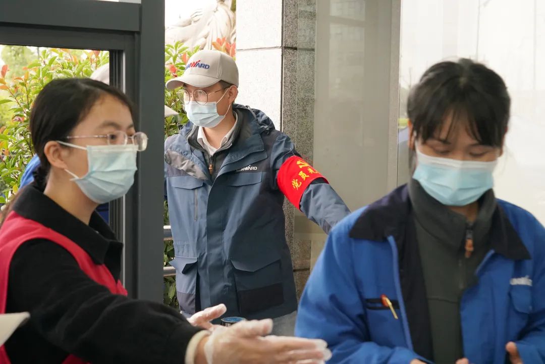 采樣完成率近100%！山河智能第一時(shí)間開(kāi)展全員核酸檢測，保障安全生產(chǎn)