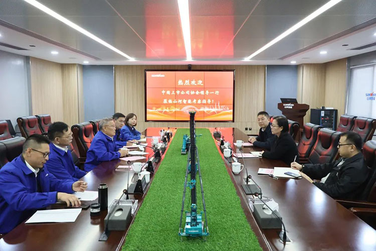 中國上市公司協(xié)會(huì )黨委委員、副秘書(shū)長(cháng)劉翠蘭一行調研山河智能