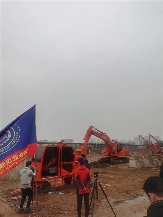 表現亮眼引關(guān)注!山河智能5G遠程遙控挖掘機現身湖北省自然災害工程應急救援基地