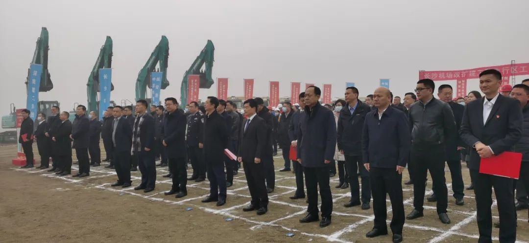 “山河綠”精彩亮相！山河智能裝備全面助力長(cháng)沙機場(chǎng)改擴建項目