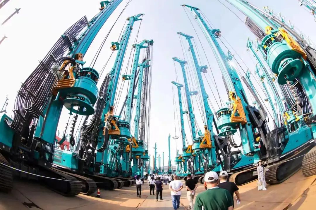 鉆孔直徑7米、鉆孔深度170米！世界最大旋挖鉆機成功下線(xiàn)