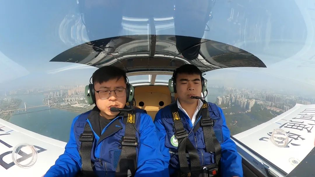 空地協(xié)同顯身手！湖南航空應急救援隊山河機組開(kāi)展特情處置應急演練
