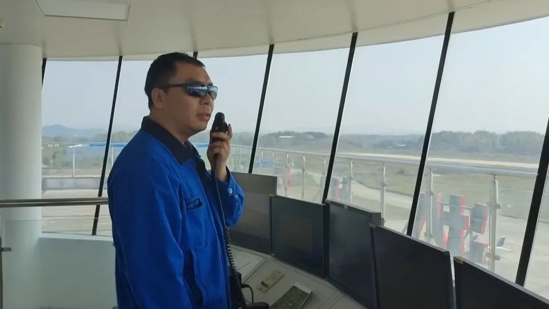空地協(xié)同顯身手！湖南航空應急救援隊山河機組開(kāi)展特情處置應急演練