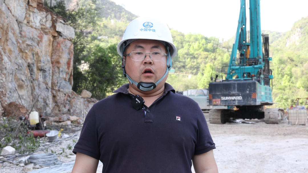 展現施工“奇效”！山河智能旋挖鉆機強勢助力爐慈高速公路建設