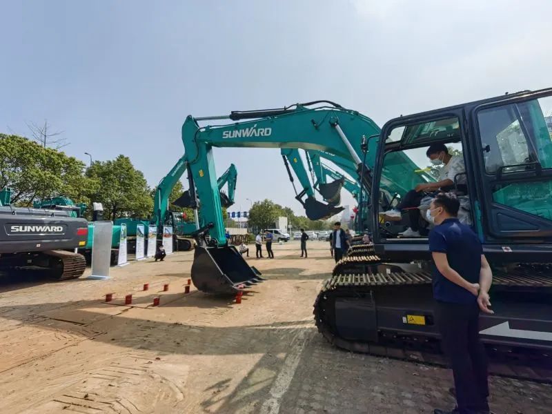 再現交機熱潮！山河智能中大挖持續向市場(chǎng)進(jìn)軍