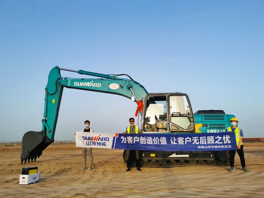沖、沖、沖！帶您感受山河智能挖掘機火熱交機時(shí)刻