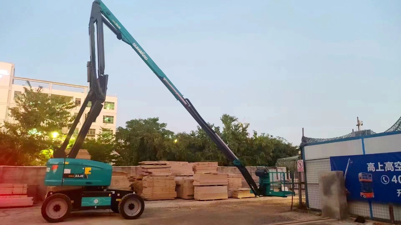 正式“上崗”！山河智能首臺電動(dòng)曲臂式高空作業(yè)平臺入駐華南市場(chǎng)