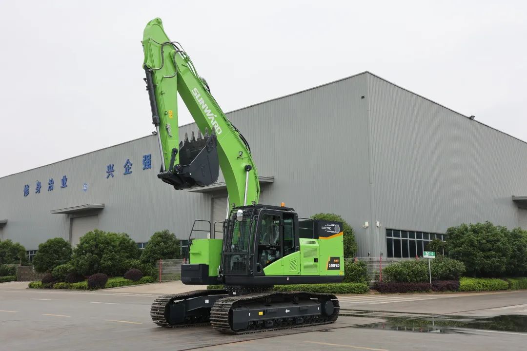 征戰川藏鐵路！山河智能新一代電動(dòng)挖掘機成功交付