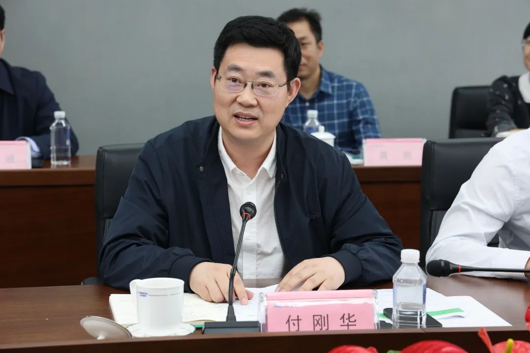 深化產(chǎn)學(xué)研合作！中南大學(xué)校長(cháng)、中國工程院院士田紅旗率團拜訪(fǎng)山河智能