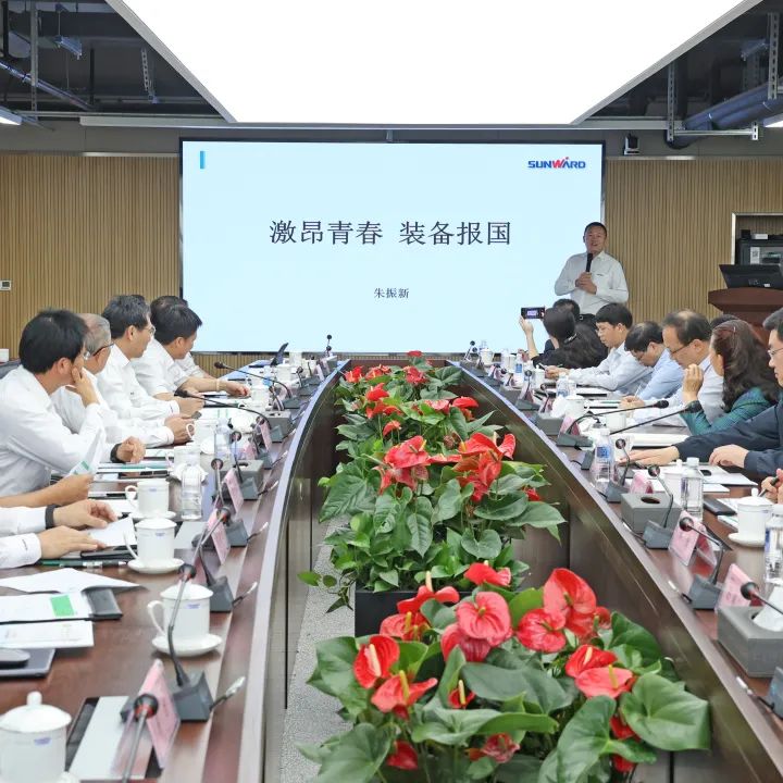 深化產(chǎn)學(xué)研合作！中南大學(xué)校長(cháng)、中國工程院院士田紅旗率團拜訪(fǎng)山河智能