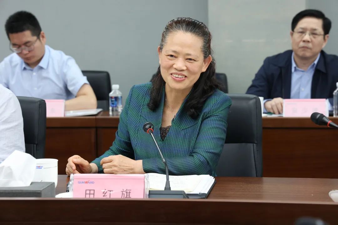 深化產(chǎn)學(xué)研合作！中南大學(xué)校長(cháng)、中國工程院院士田紅旗率團拜訪(fǎng)山河智能